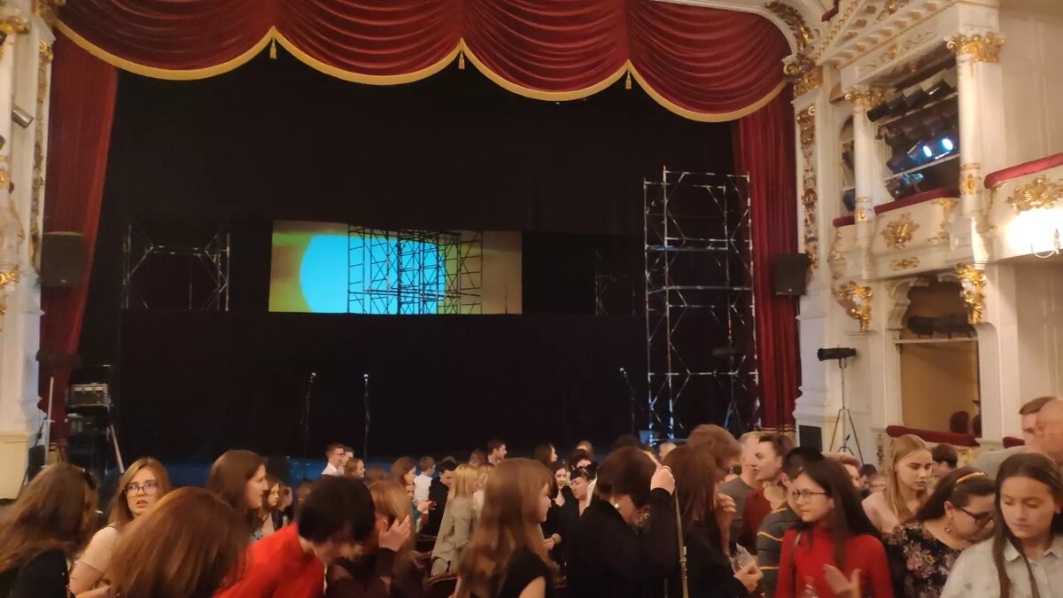     В театре «Ковчег» в Санкт-Петербурге поставили спектакль об уроженце Таганрога, который получил травму в ходе специальной военной операции, сообщается на странице театра в соцсети «ВКонтакте».