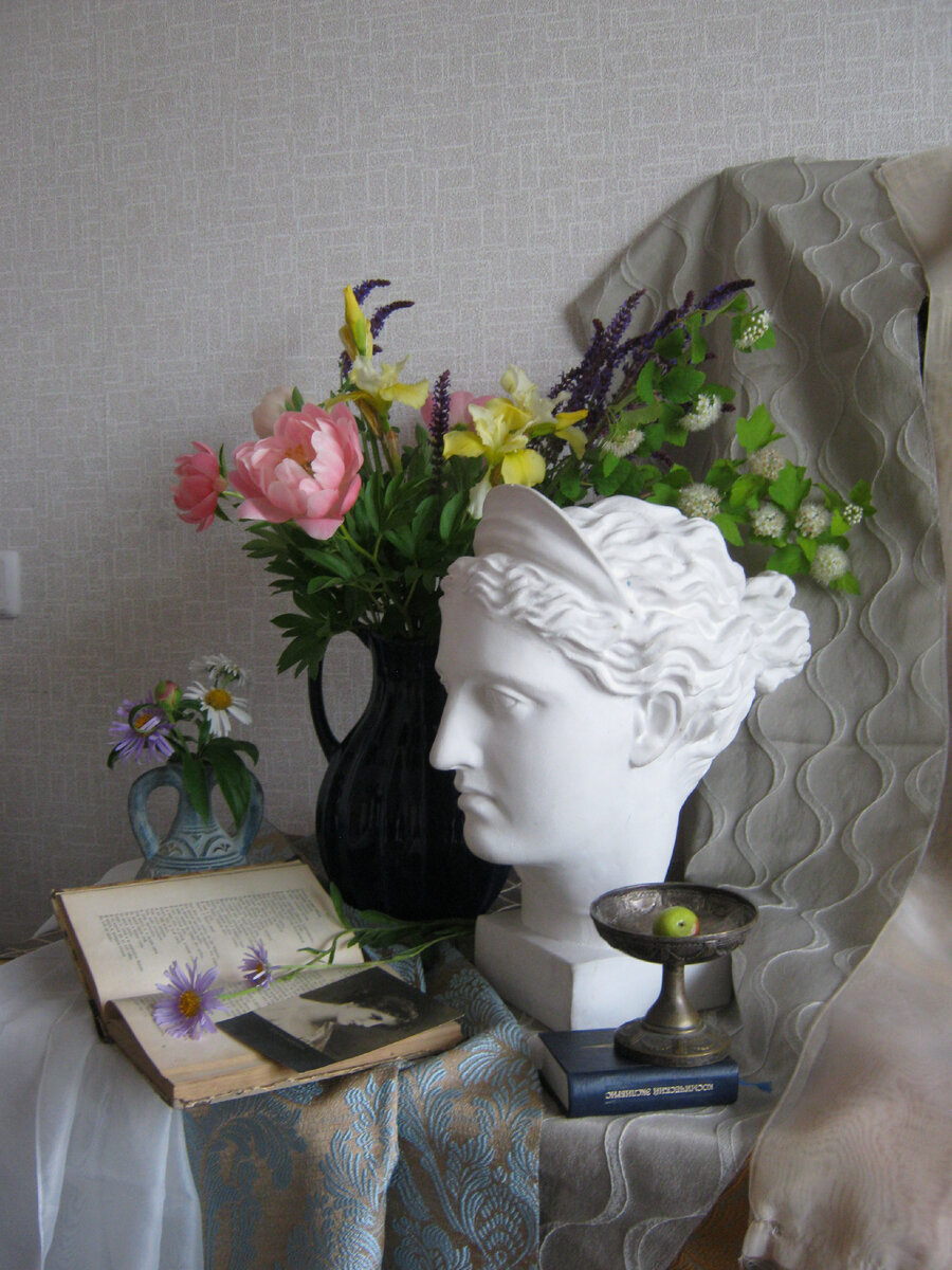 Натюрморт, который мы ставили в студии вместе с нашей старшей группой.