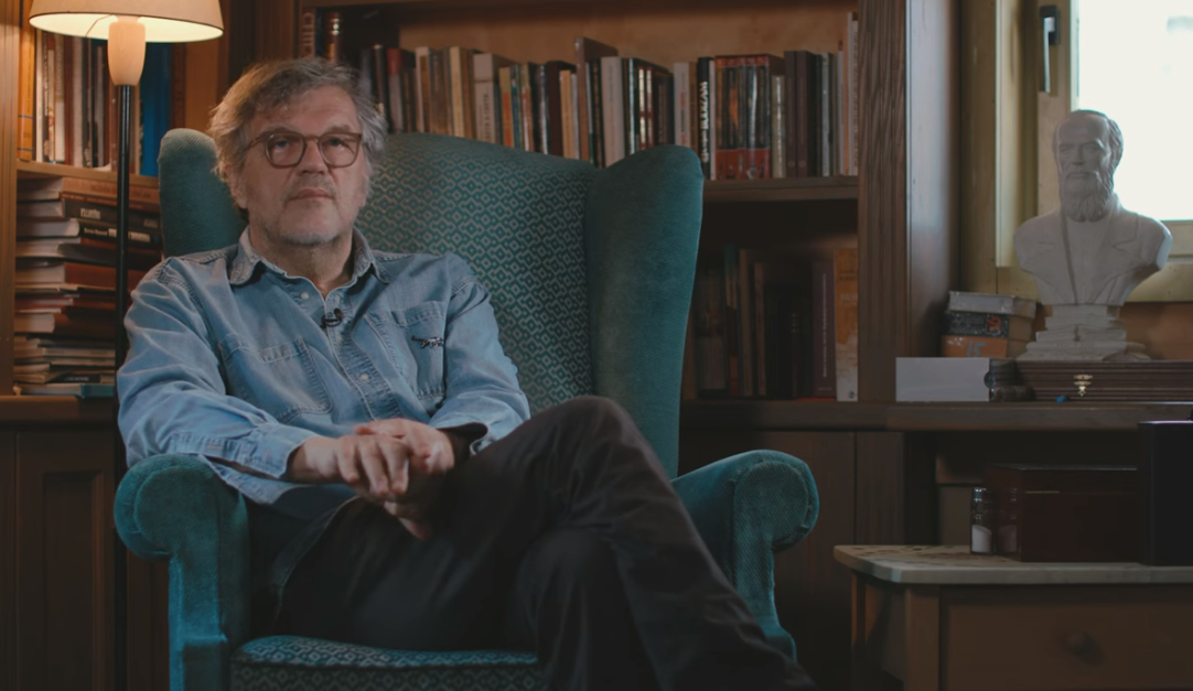 Кадр из интервью "Эмир Кустурица — про будущее России и Сербии, силу русской культуры и ложь западной пропаганды" / YouTube-канал LIFE doc