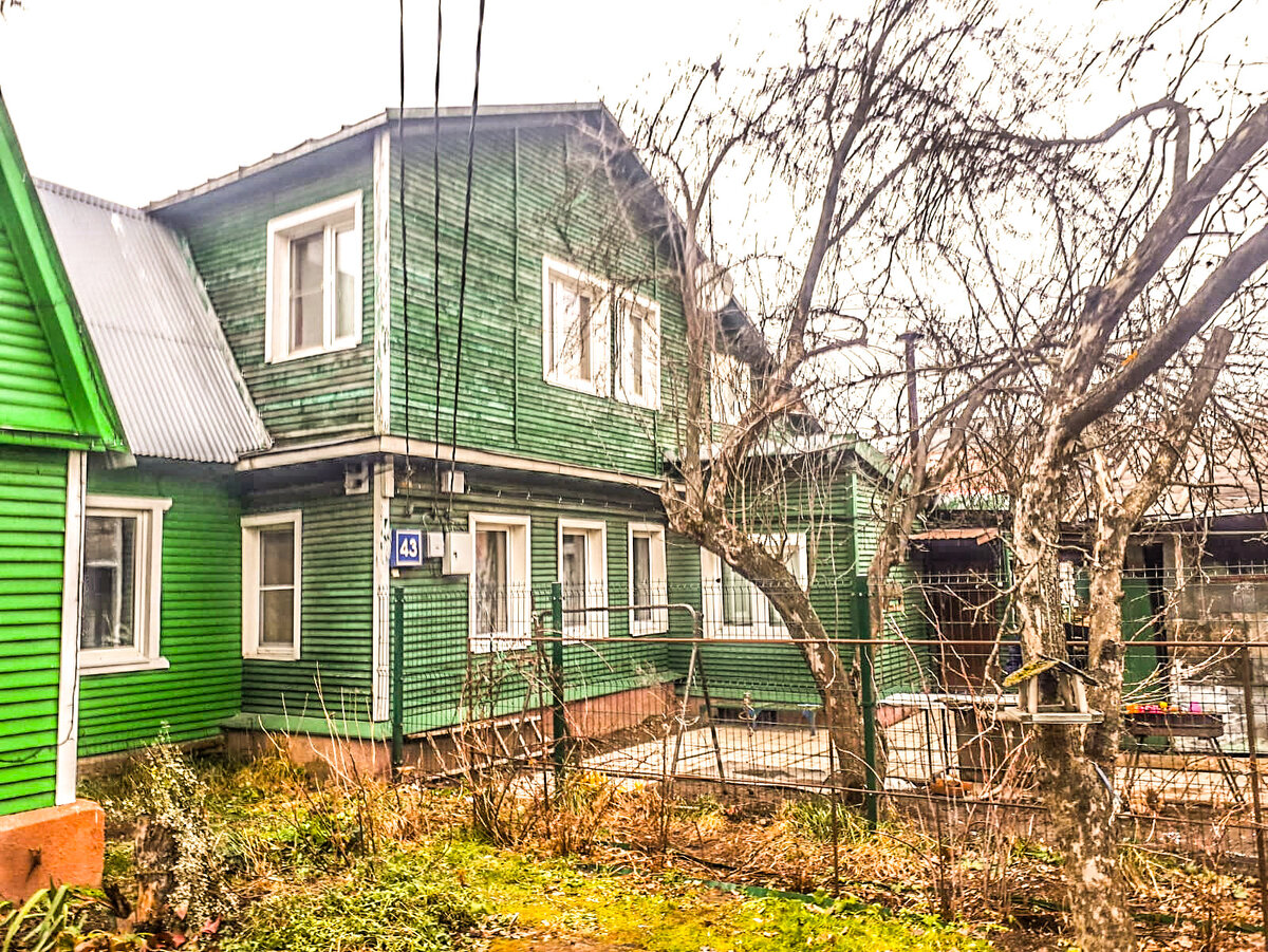 Сейчас есть три основных варианта: дом весь в долевой собственности; у каждого в собственности своя часть дома и у каждого в собственности квартира. Источник: земельно-правовая компания "ВИТА-ХАУЗ".