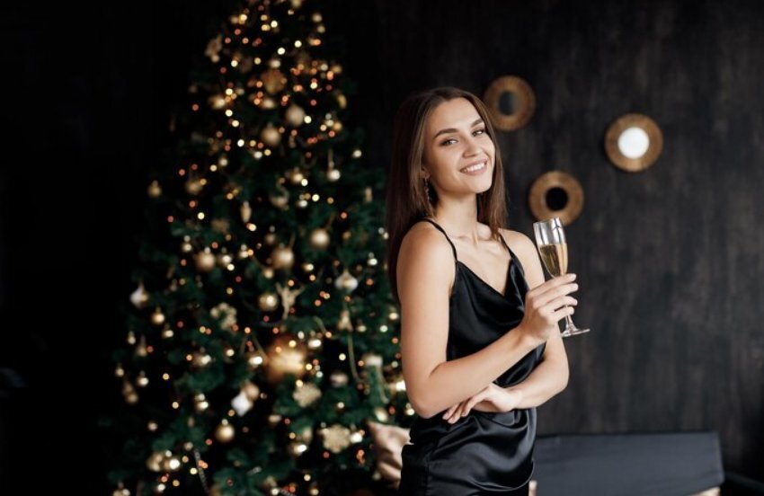 Можно ли встречать 2024 в черном цвете. Аннабель флер в вечернем платье. Платье на корпоратив 2022. Можно ли встречать 2024 в черном цвете. Образ на новый год 2021.