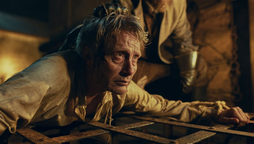 Мадс Миккельсен в фильме "Меч короля"(2023).