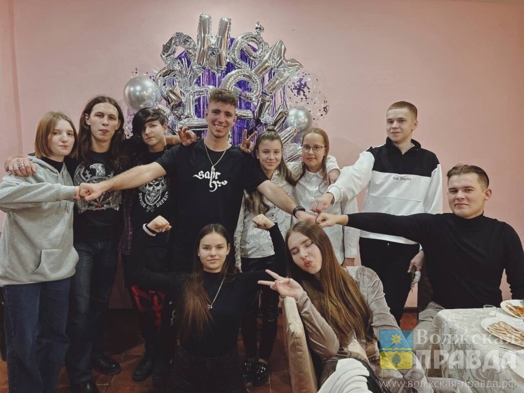 Богдан - центр творческой компании📷    Будущий земский учитель из Волжского пишет хип-хоп хиты
