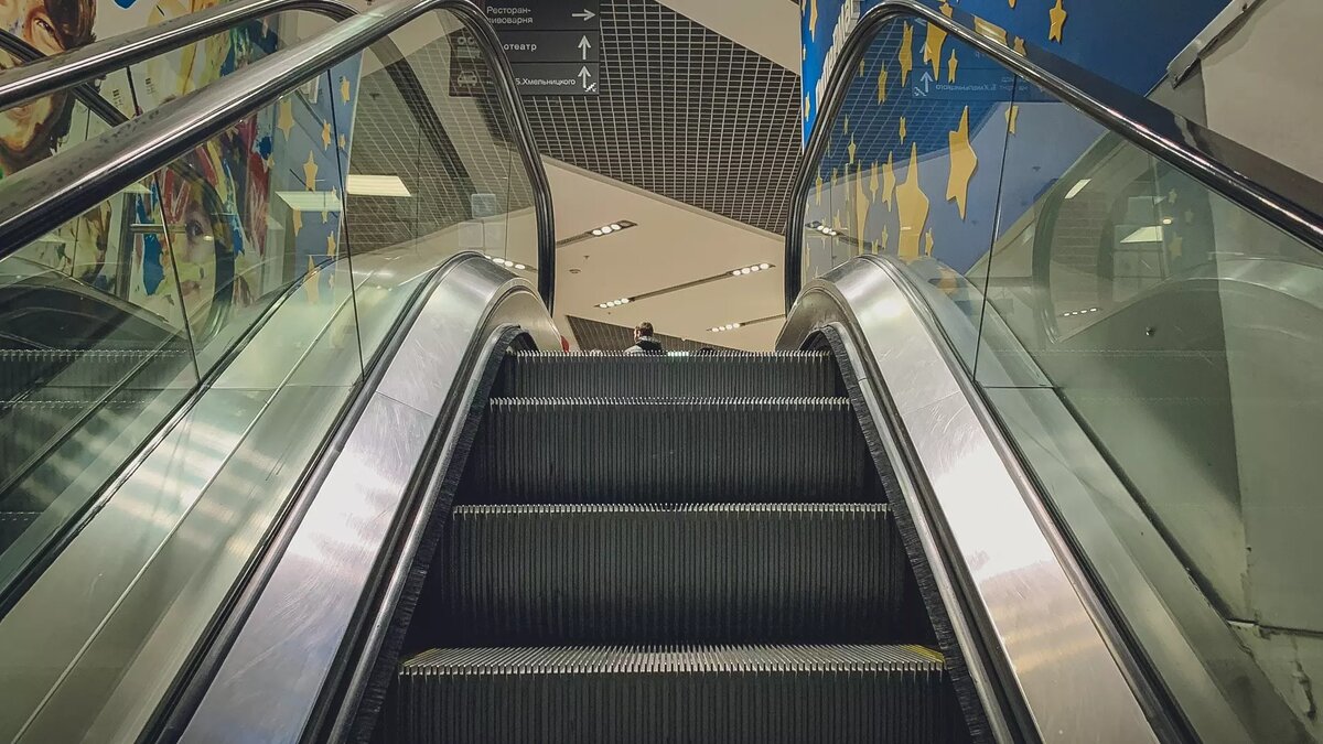     Площадь четырехэтажного торгового комплекса составляет 6710,6 кв. м.