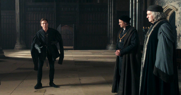 Киновоплощение образа Ричарда Глостера. Кадры из сериала «Пустая корона», 2-й сезон, фильм «Ричард III» (Производство: Великобритания. 2016 год; режиссёр – Доминик Кук). В роли Ричарда – британский актёр Бенедикт Тимоти Карлтон Камбербэтч