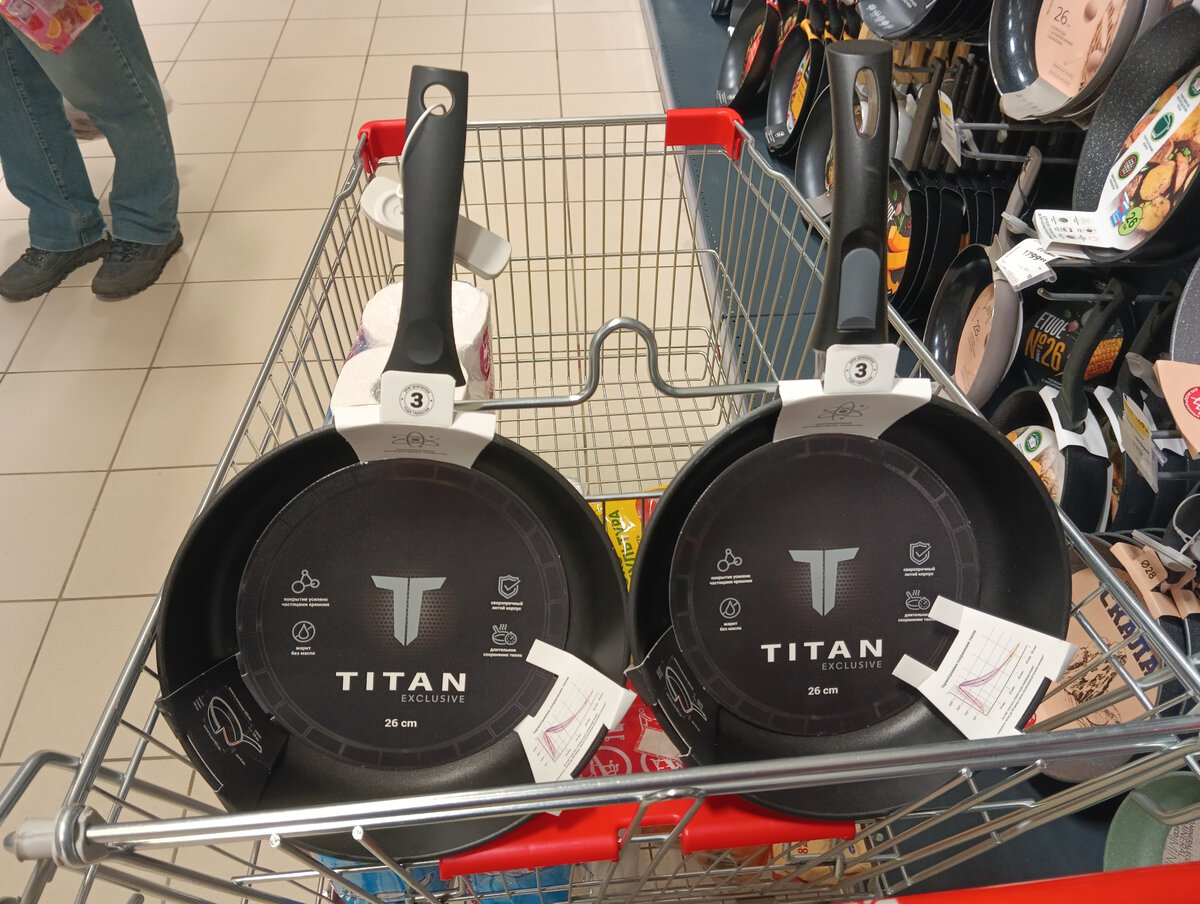 Одна упаковка, разные сковородки