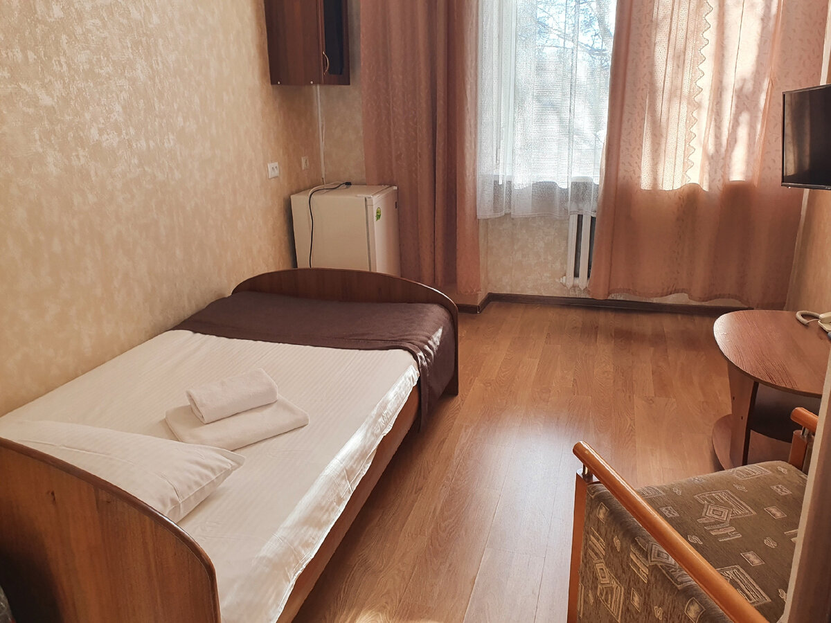Одноместный номер в гостинице "Золотая бухта". Ноябрь 2022 года. Фото автора.