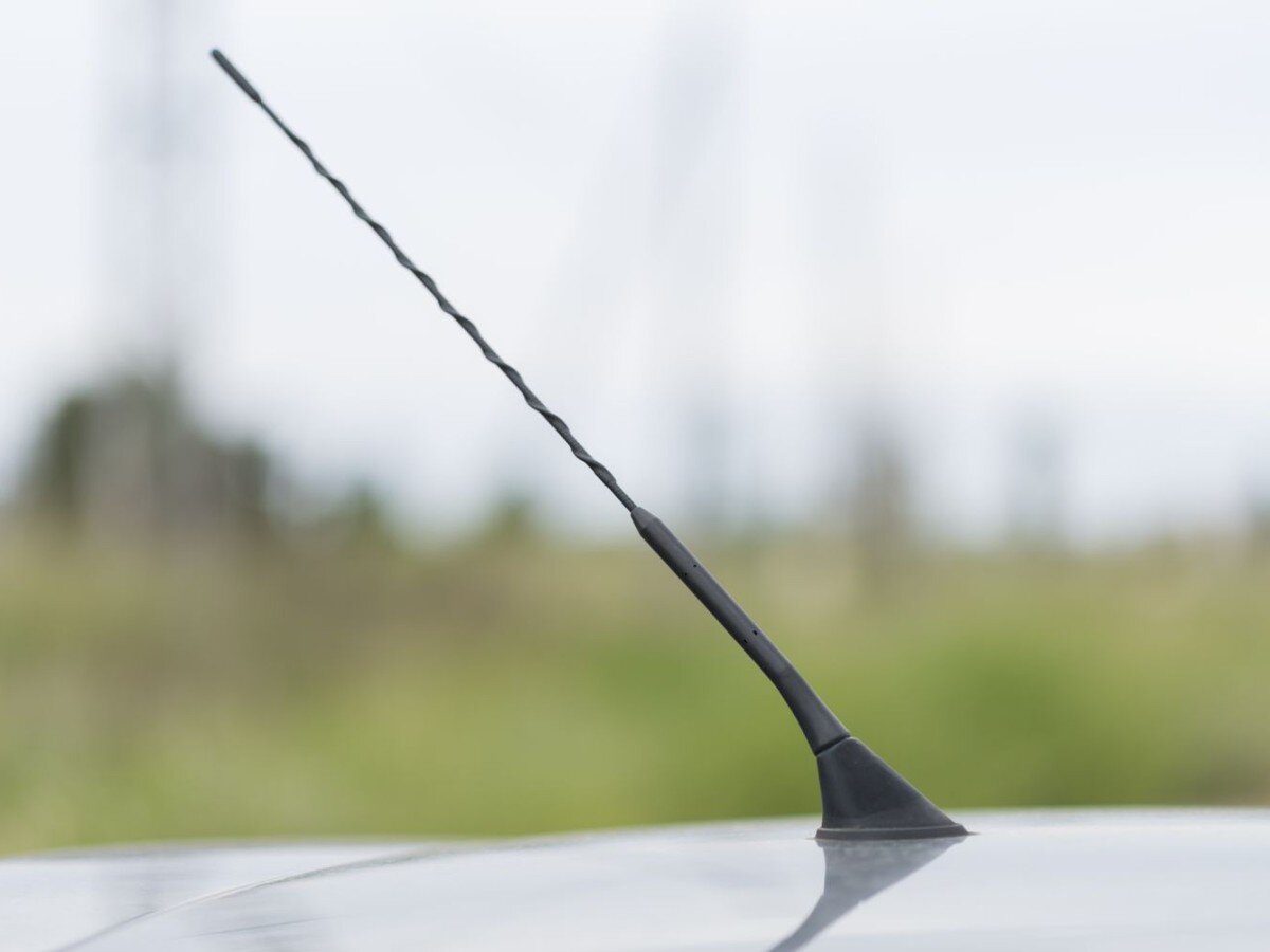    LG представила невидимую автомобильную антенну