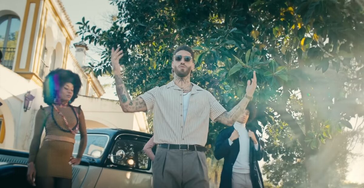 Кадр из клипа No me contradigas 