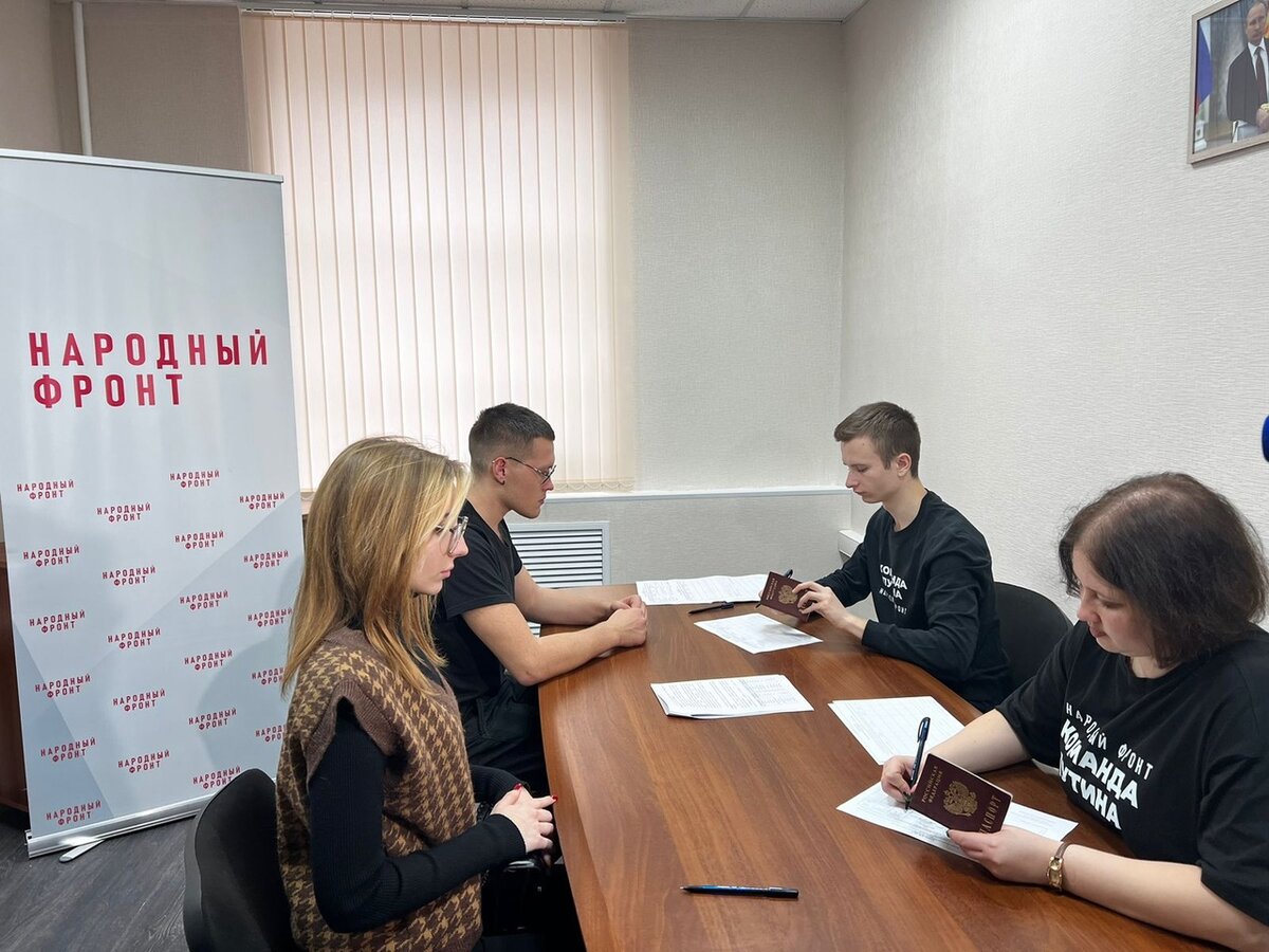    В Курске собирают подписи за кандидатуру Владимира Путина на выборах Президента