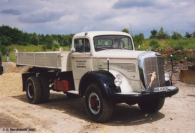 Mercedes Benz l334
