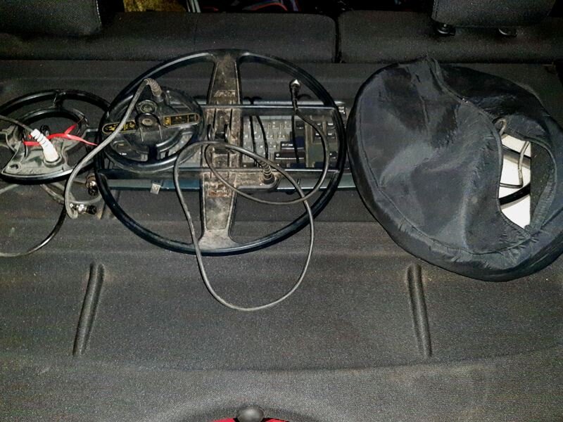 Бич любого владельца АКА Сигнум - на выезд надо брать несколько катушек, легко превращается в достоинство - каждая катушка имеет свой формфактор, более подходящий для частоты самой катушки.