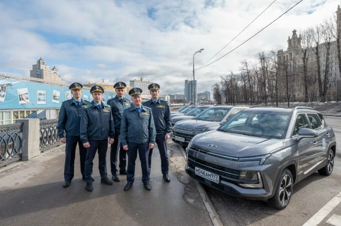 Думаю многие уже поняли, что возрождения отечественной марки Москвич в том виде, который мы наблюдаем сейчас, стало ошибкой.-7