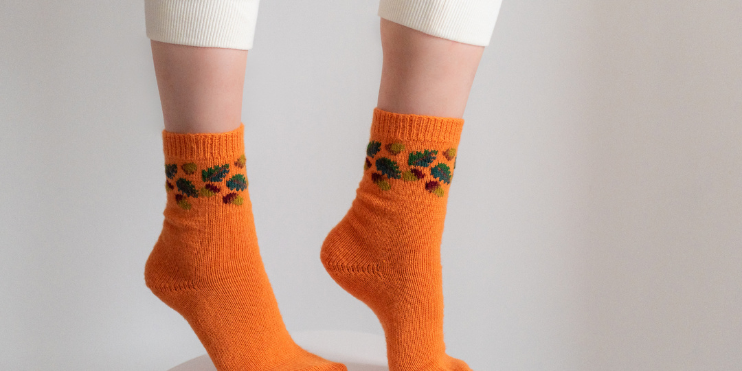 Вышиваем жёлуди на носках 🧦