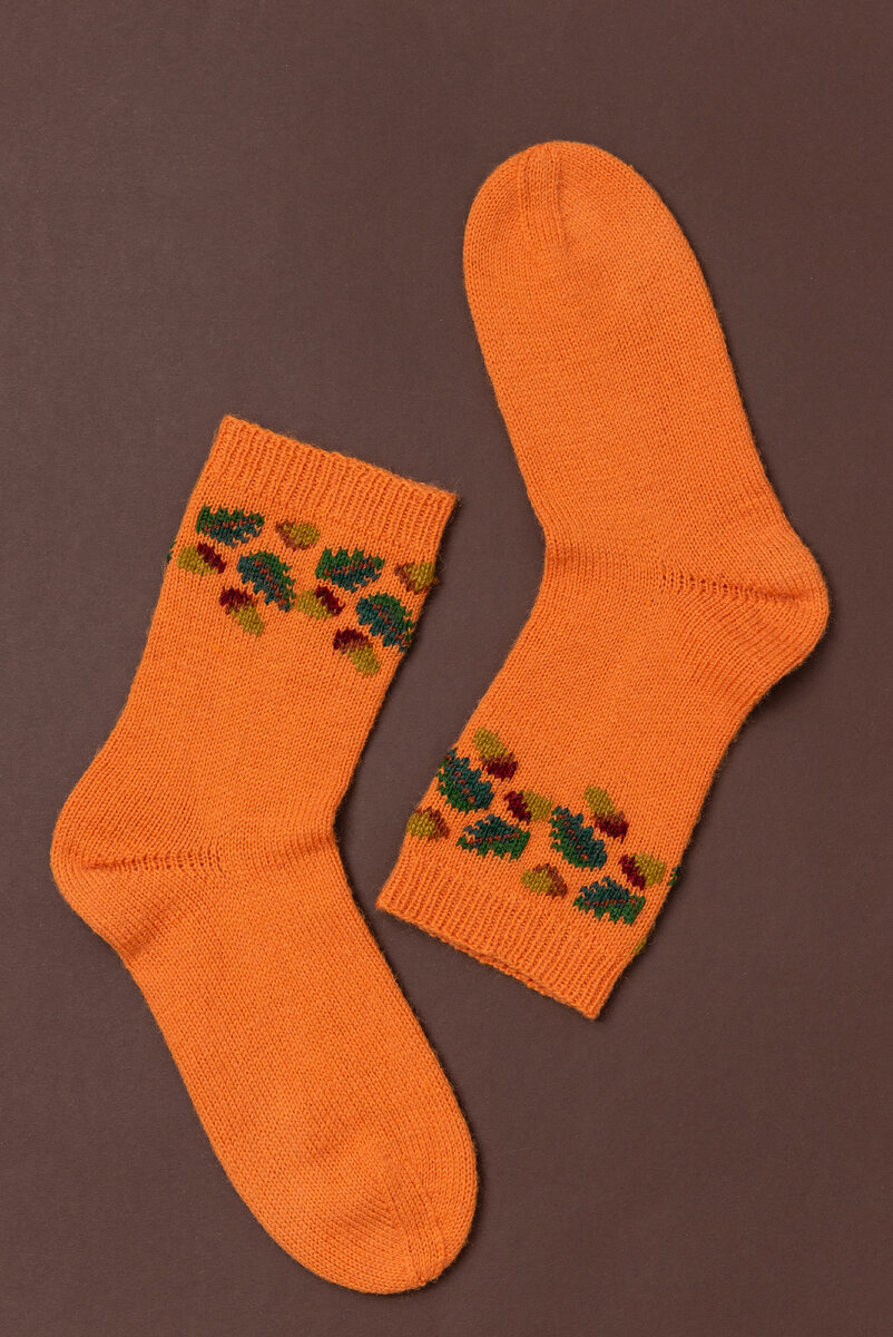 после ВТО эта пряжа выглядит получше. до стирки, в процессе вязания у меня были впечатления не очень от нее