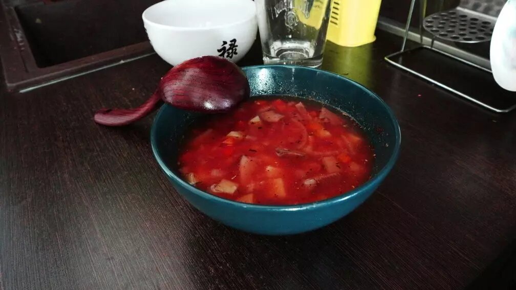     Зампред Совбеза РФ Дмитрий Медведев опубликовал предложения по корректировке Уголовного кодекса (УК) Украины, касающиеся введения новых наказаний за употребление в пищу традиционных блюд русской кухни.