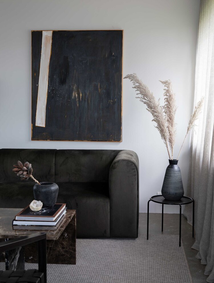 "Элегантность с намёком на мужественность", - так характеризует свой стиль сама дизайнер. 