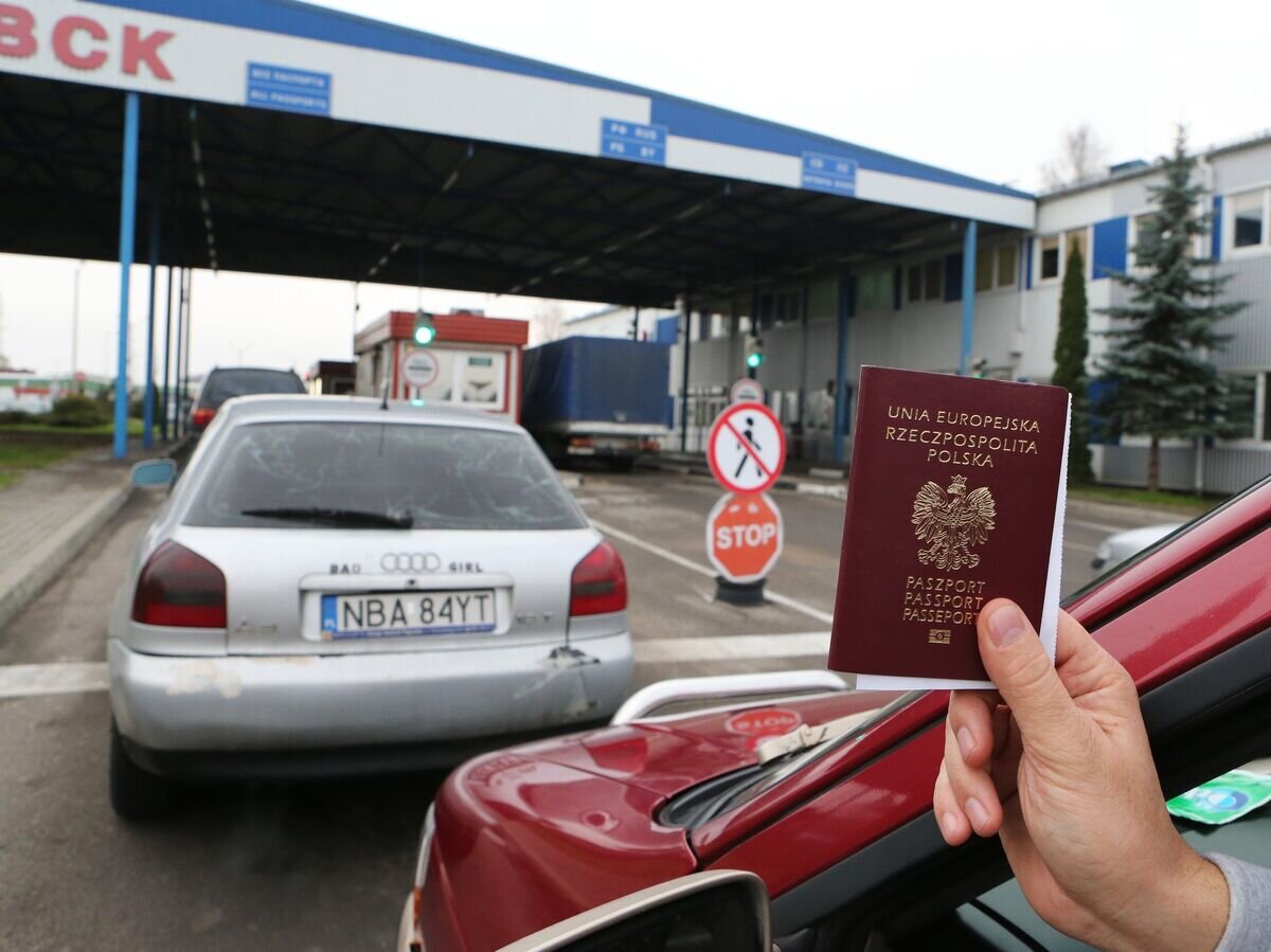    Автомобили в пункте пропуска "Багратионовск" в Калининградской области на российско-польской границе© РИА Новости / Игорь Зарембо