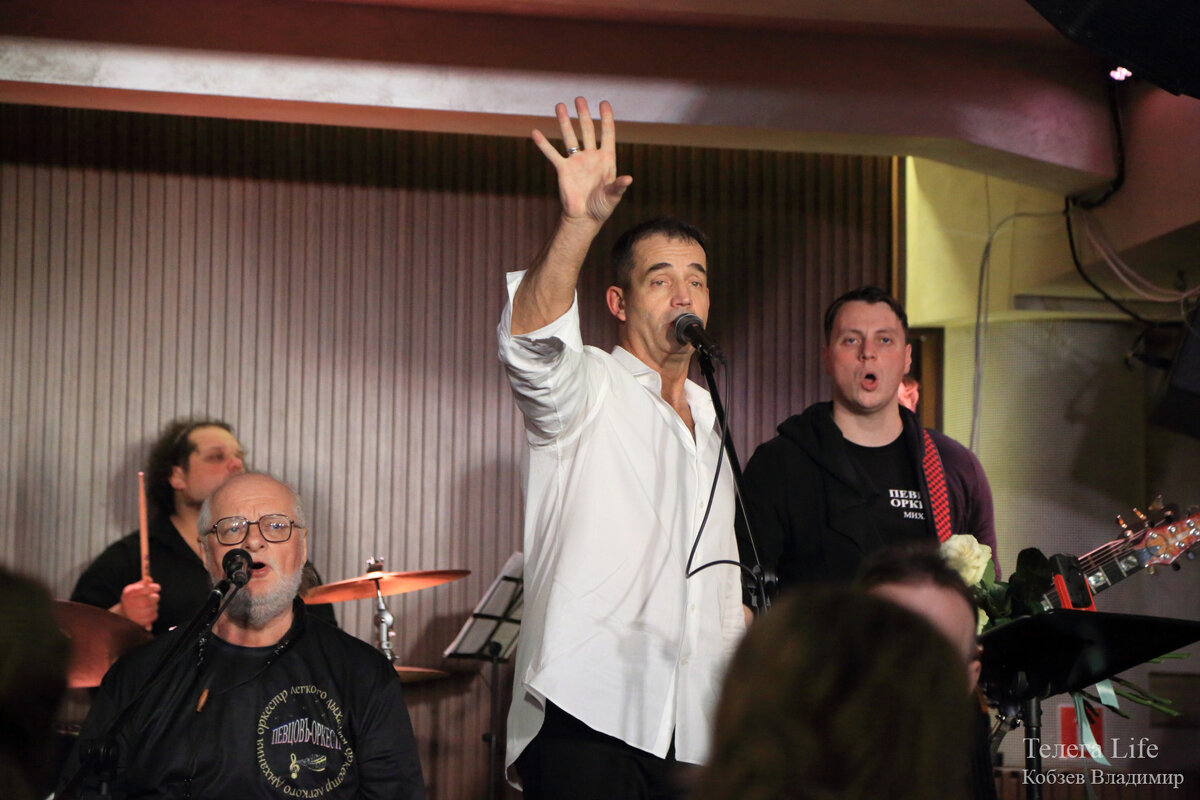 Дмитрий Певцов и "ПЕВЦОВ
ОРКЕСТР"