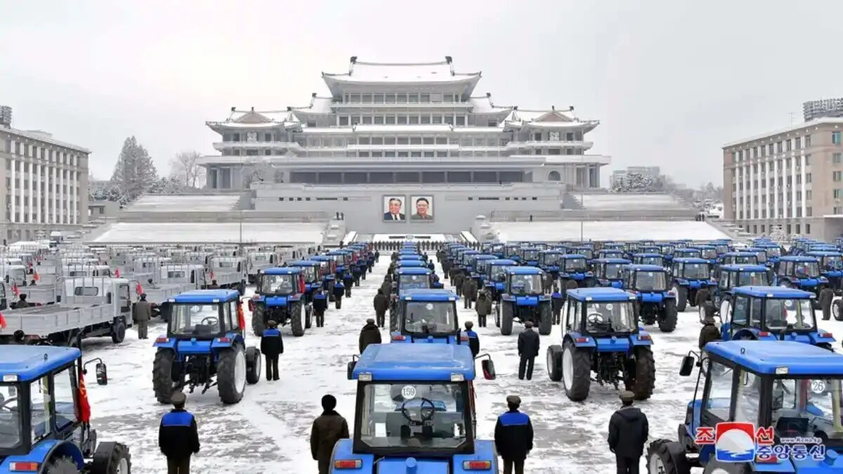  Фото: © kcna.kp
Парад тракторов «Чхоллима» (Chollima) в Северной Корее
