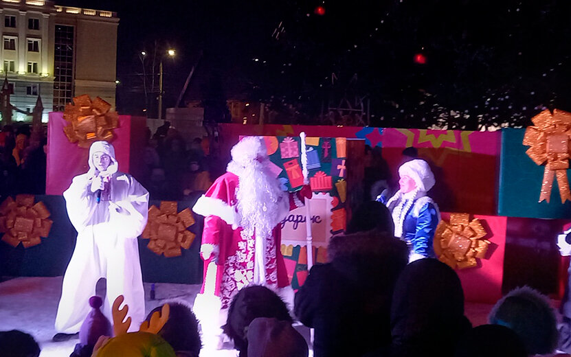  Дед Мороз и Снегурочка. Фото: Григорий Кудреватых