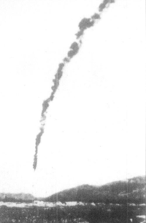 Утверждается, что на фото запечатлено падение F-105D капитана Магнуссона. 