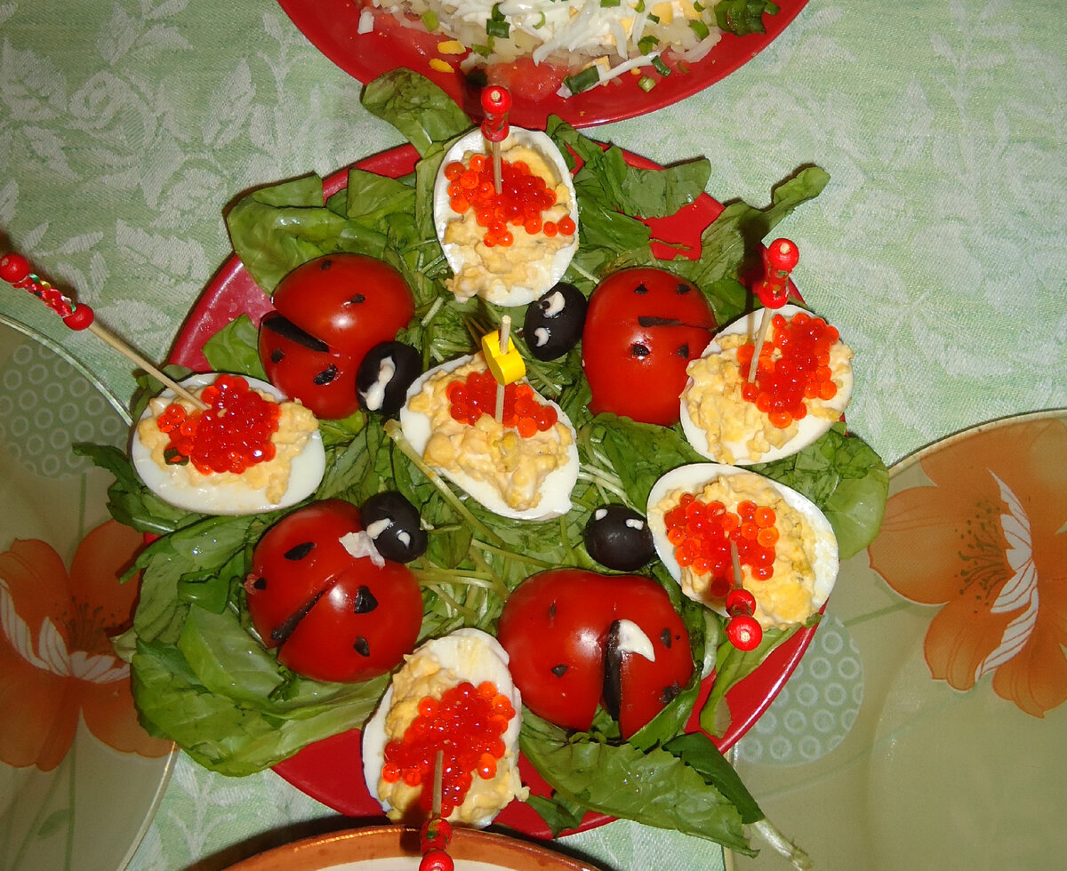 Эти букашки из предыдущих счастливых Новых годов