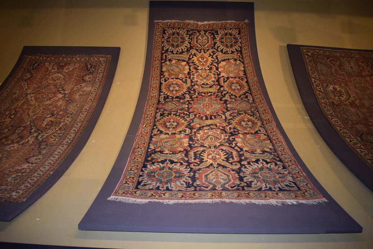 Карабахский ковер в Азербайджанском национальном музее ковра