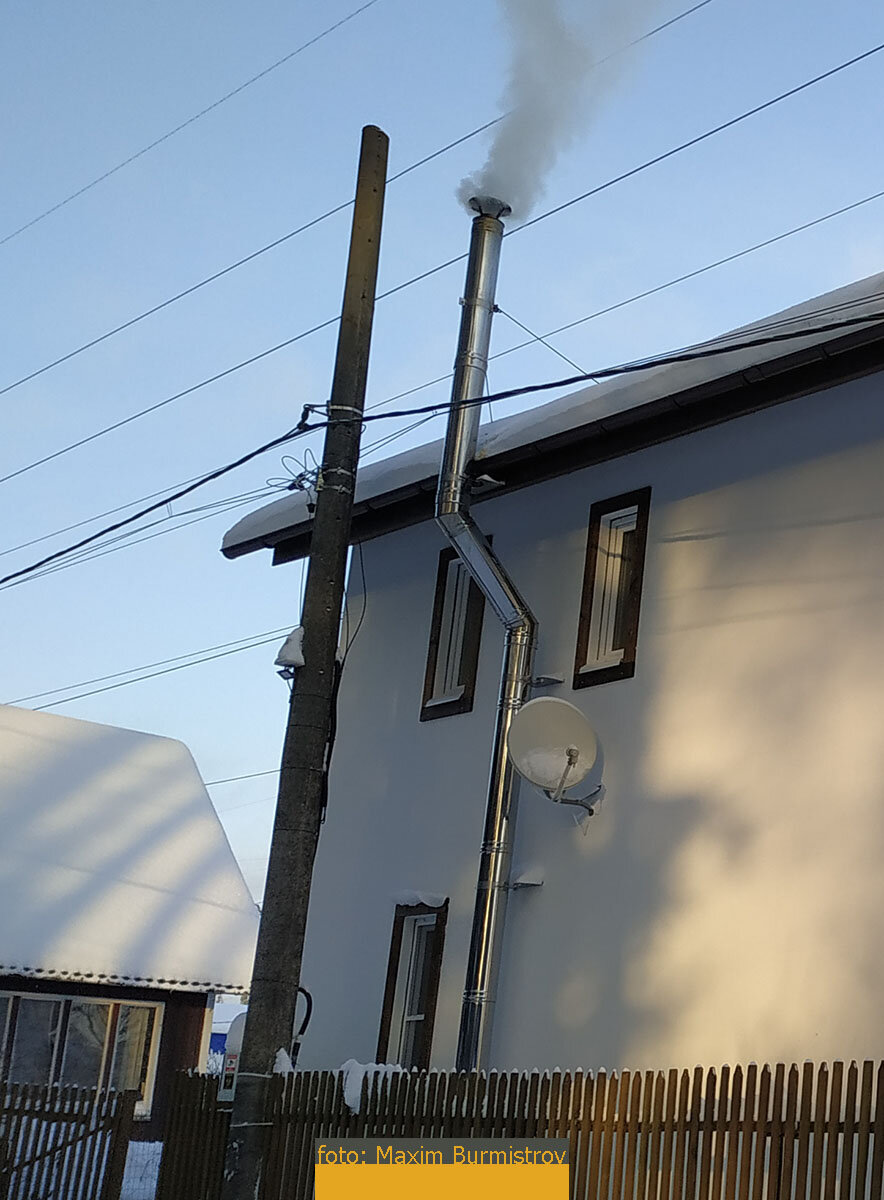 В новом доме труба проходит по улице.