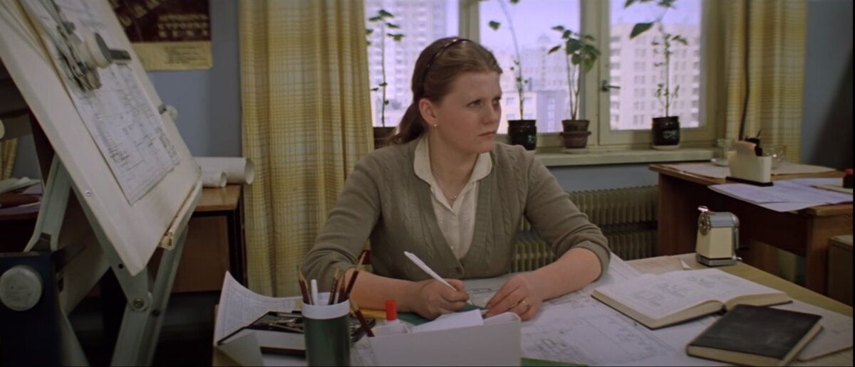 Кадр из фильма "Самая обаятельная и привлекательная", 1985 г.