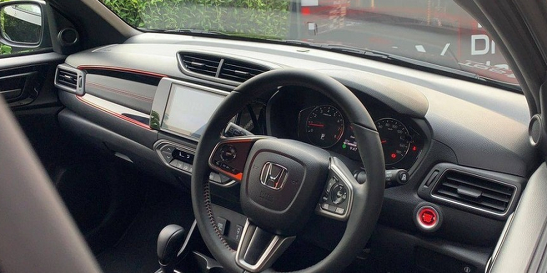 В Японии новый кроссовер от Honda продают дешевле Лады Гранты в России. В чём их секрет?