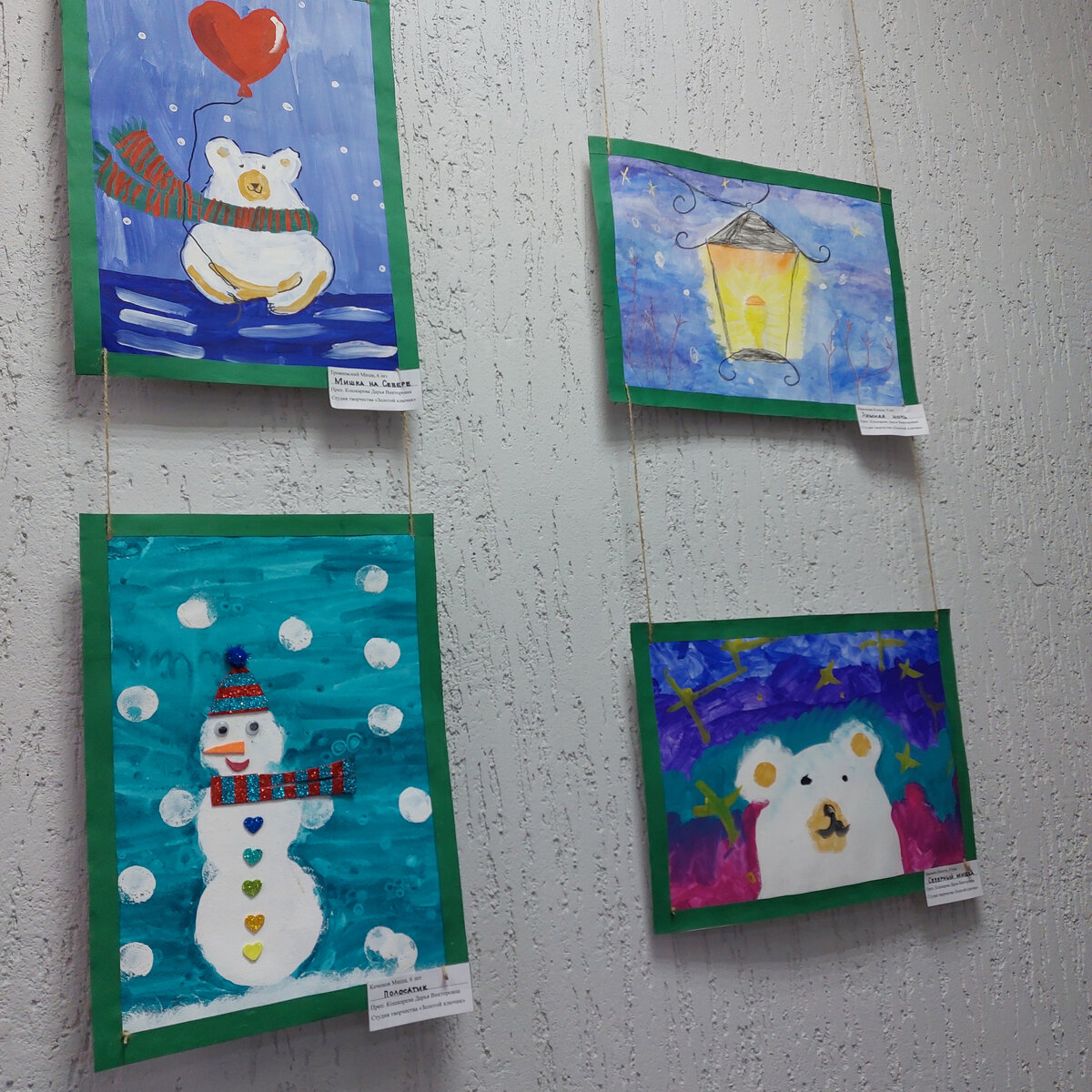 Картины в вестибюле поликлиники №3 на Молодежной.