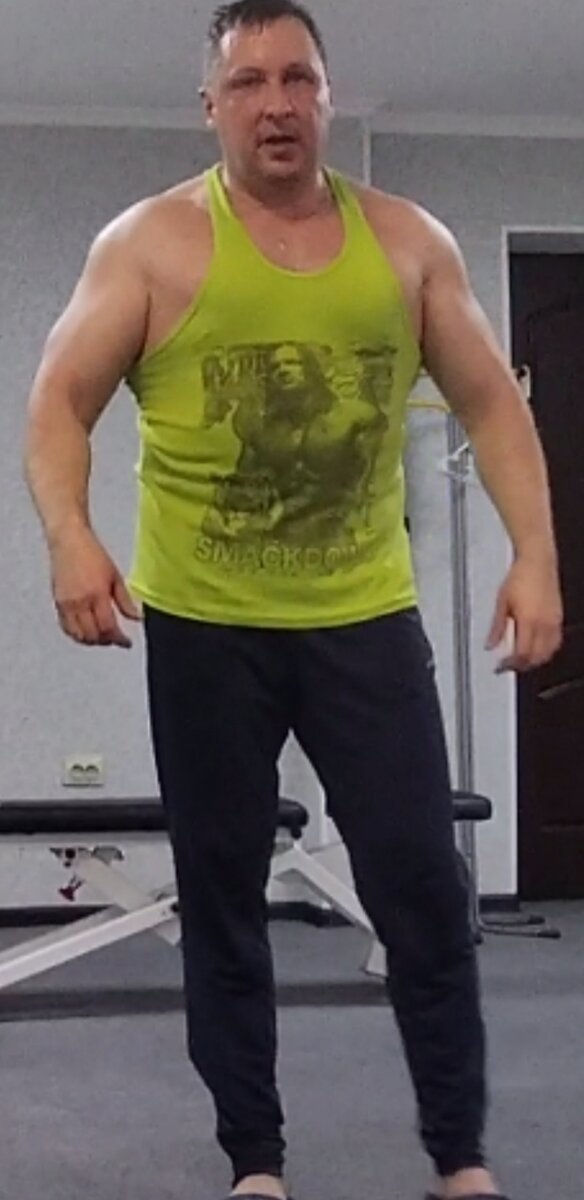 Актуальная форма автора. Не похвастаешься, спортивной её можно назвать лишь с поправкой на 52-летний возраст. Надо работать и работать! 