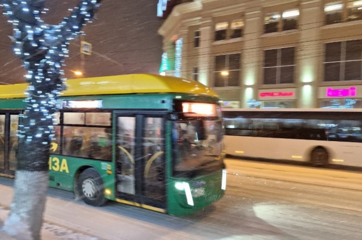   В новогоднюю ночь общественный транспорт Ростова будет работать до 01.00, а затем неделю с 1 по 7 января - по графику выходного дня