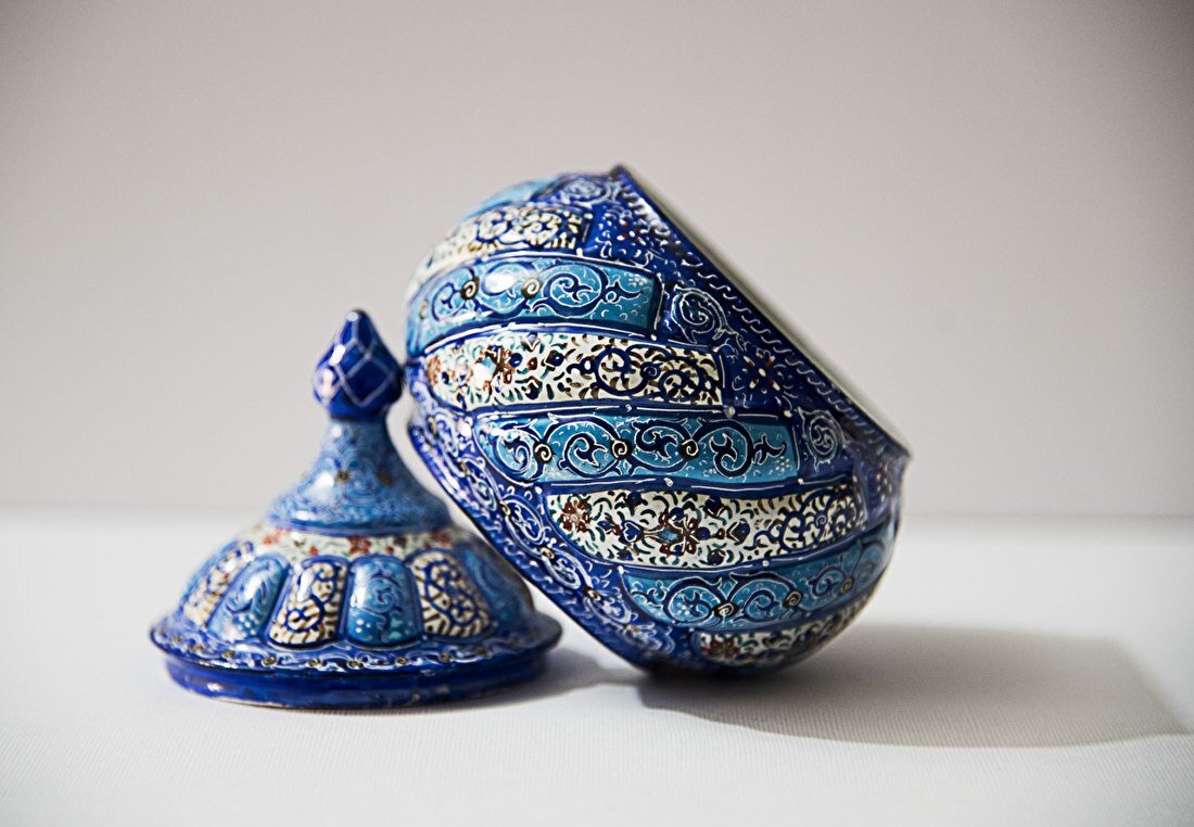 Посуда с росписью минакари́