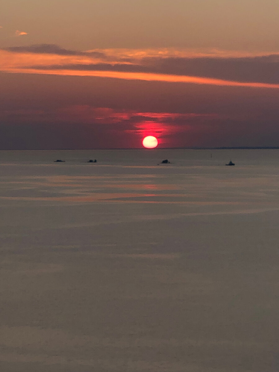Особенно летом,закаты очень красивые
