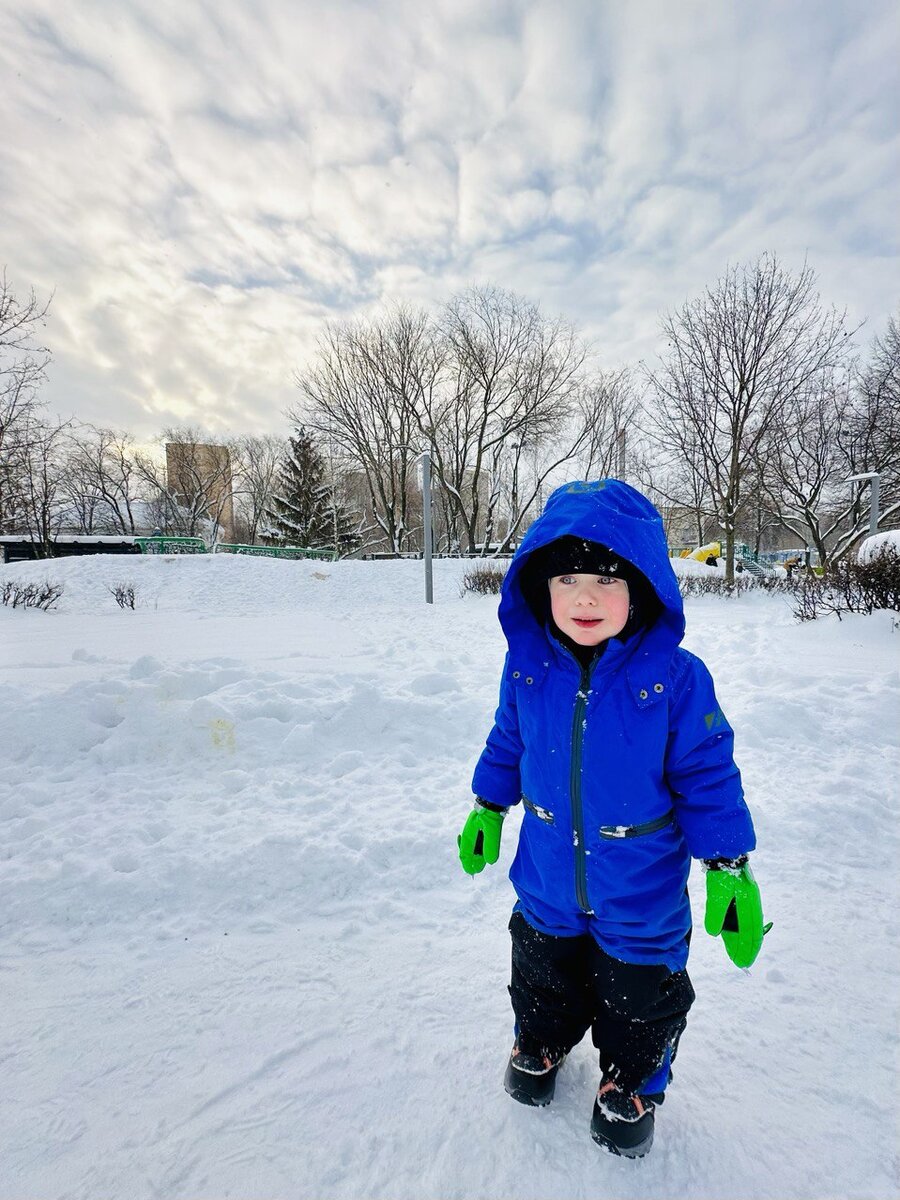 Такая классная фотка, но Тима тут против того, что я его фоткаю.