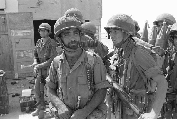 Израильские солдаты во время "Войны Судного дня", 1973 г. Фото из открытых источников.  