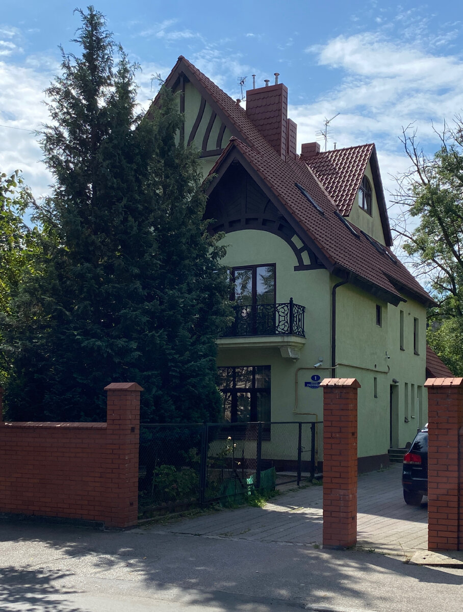 ул. Марины Расковой, 1