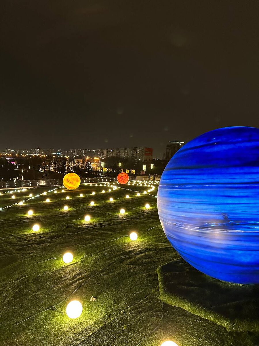 «Звездная» инсталляция «Солнечная система» или «Парад планет» в парке