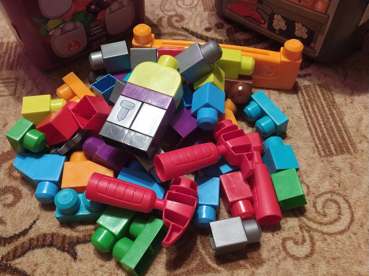 Фото автора. Желающие могут поискать (и найти!) в этой иллюстрации глубокие аналогии с текстом статьи.