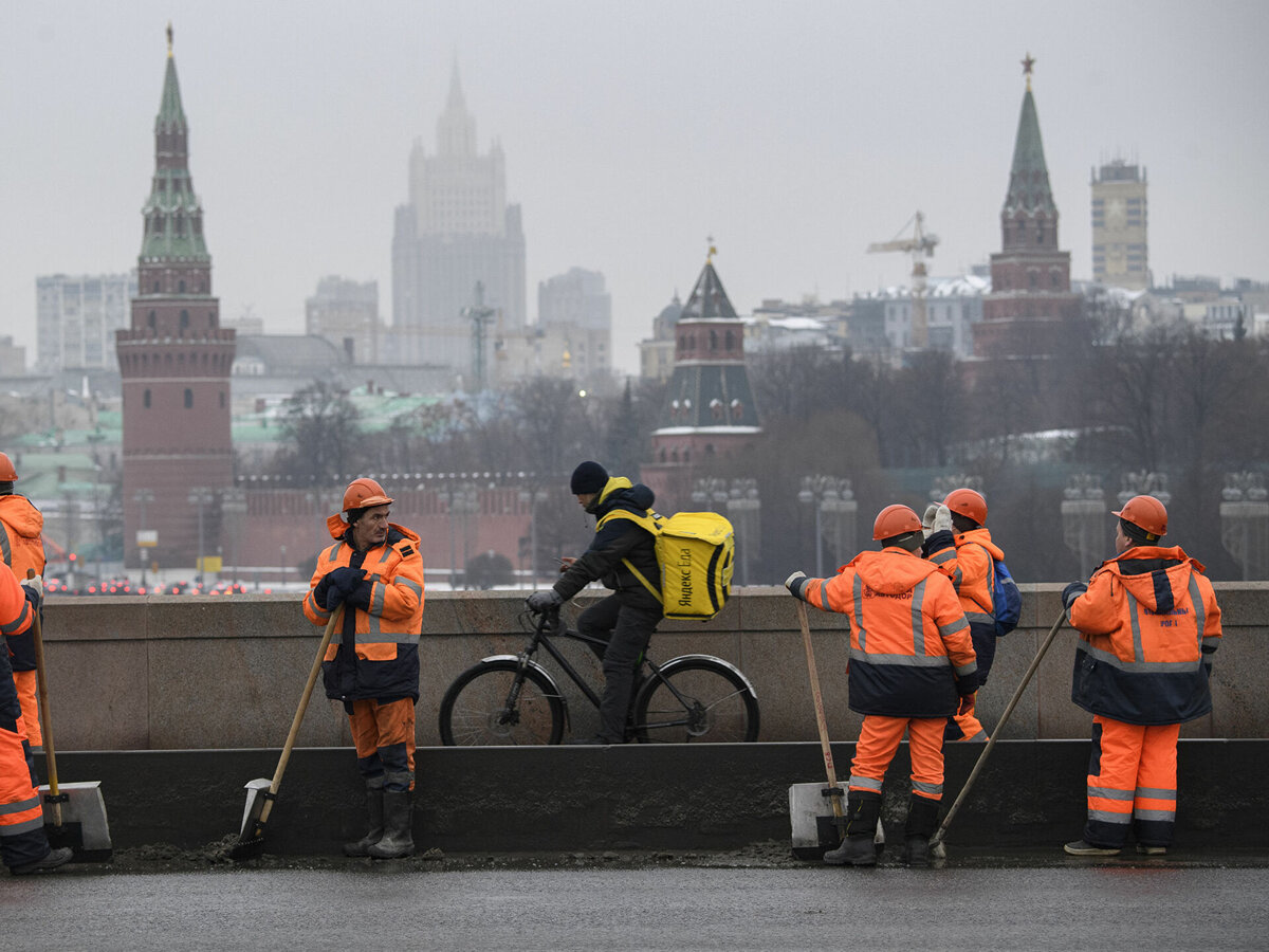 Фото московских рабочих. Бесплатный источник.