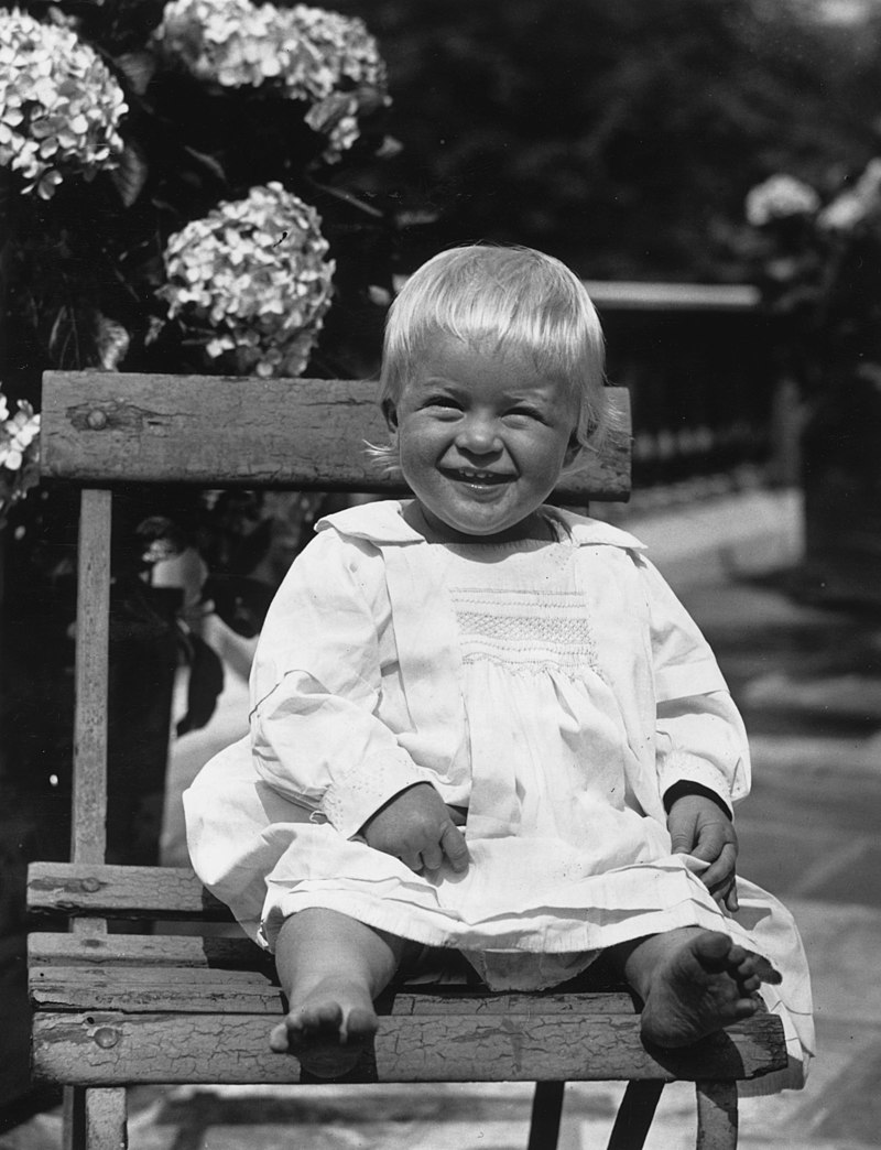 Принц Филипп в возрасте 1 года, июль 1922 года