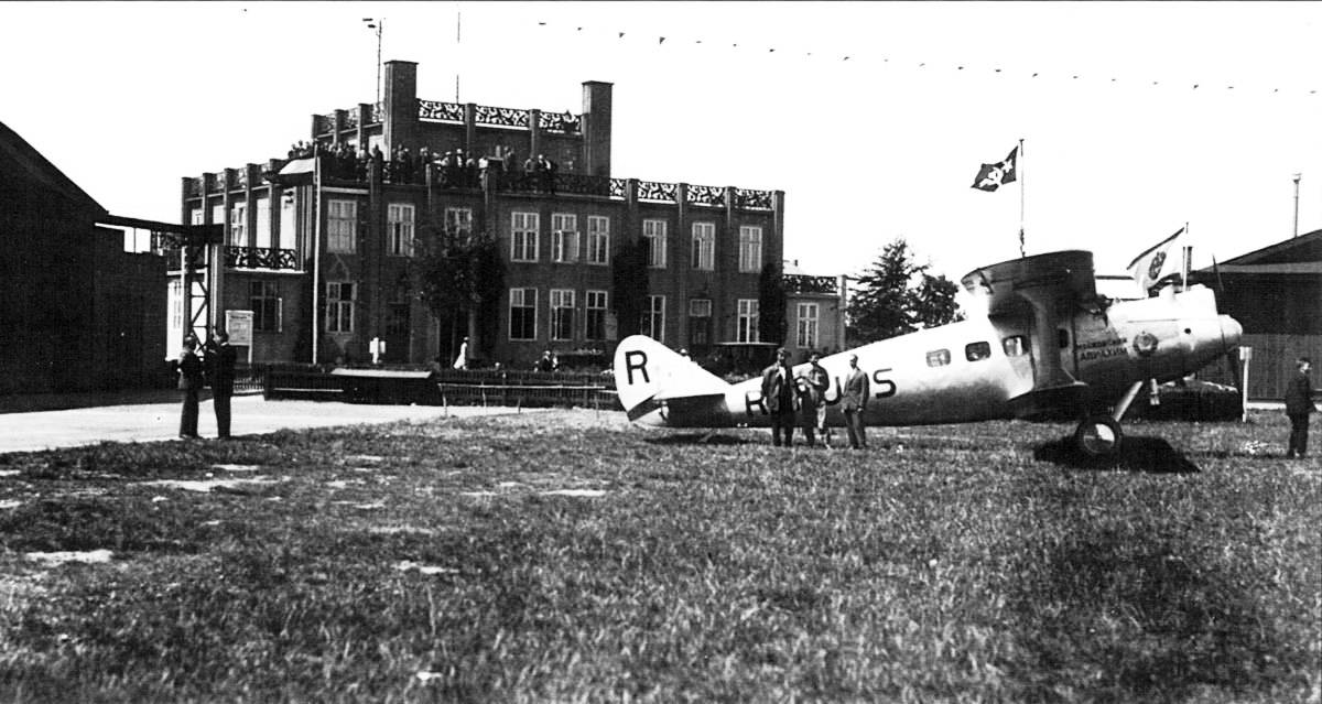Рок концерт аэродром девау. Аэропорт девау 1919 год. Аэродром девау. Калининград первый аэропорт девау. Калининград первый аэропорт девау.