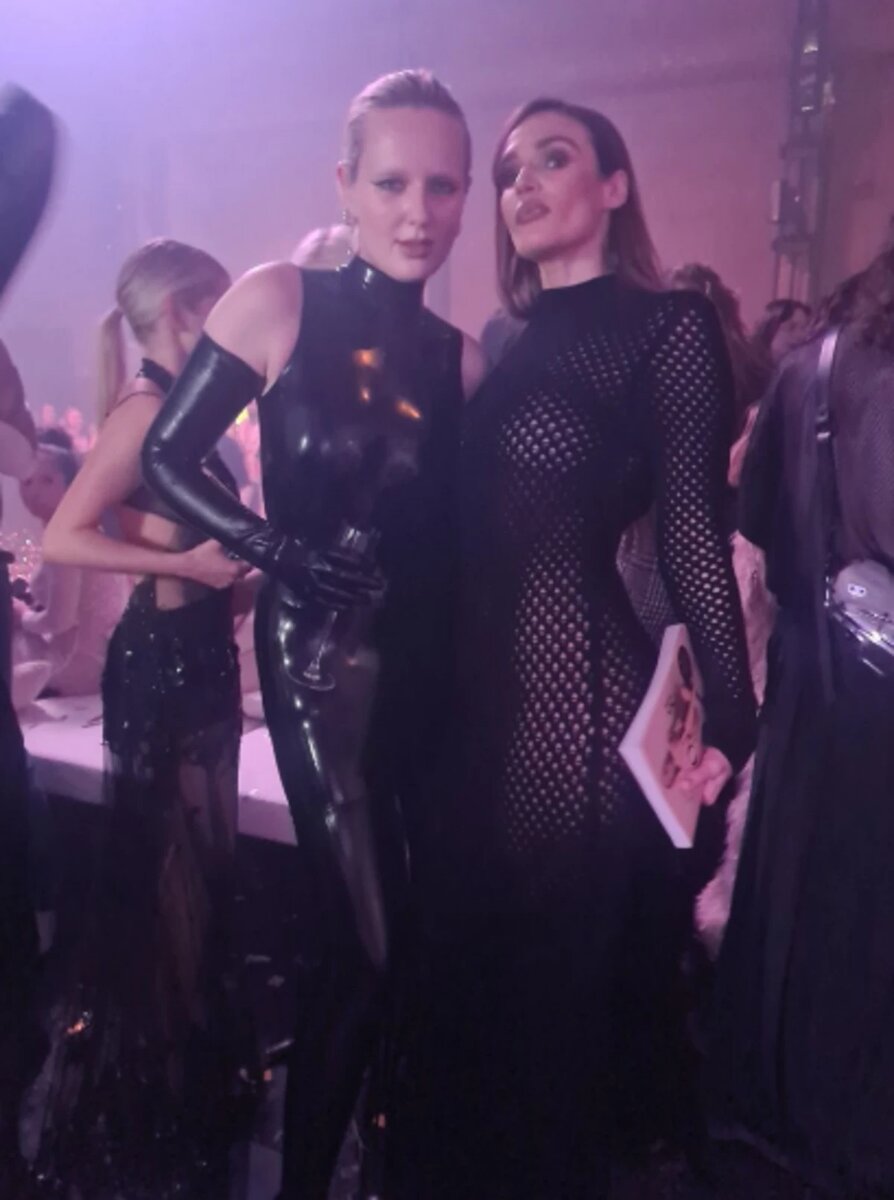 Алена (справа). Фото: vk.com/wall-143712105_1267771📷
