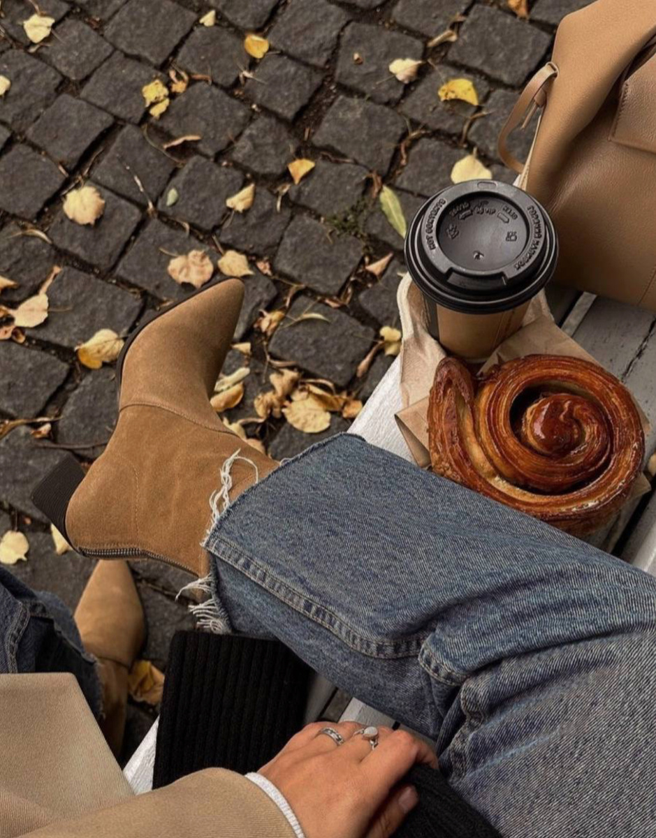 Это не я, это Клара. Не совсем молодая, уверенная, боевая, за словом в карман не полезет