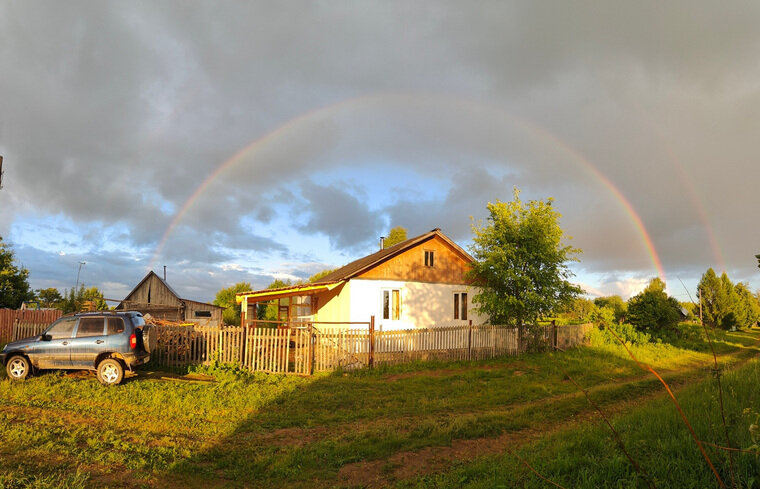    Затворный дом расположен в деревне с несколькими жителями