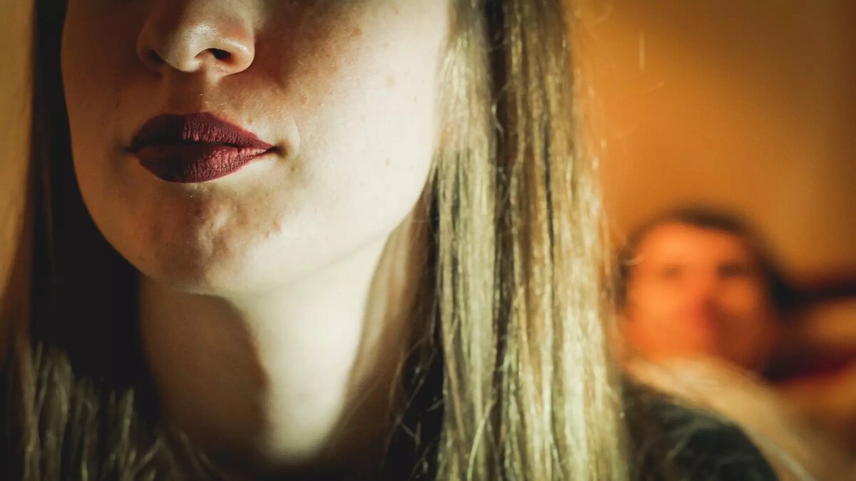     Журналисты узнали, как сейчас работает сфера проституции в Красноярске, кто идет в эту профессию и почему.