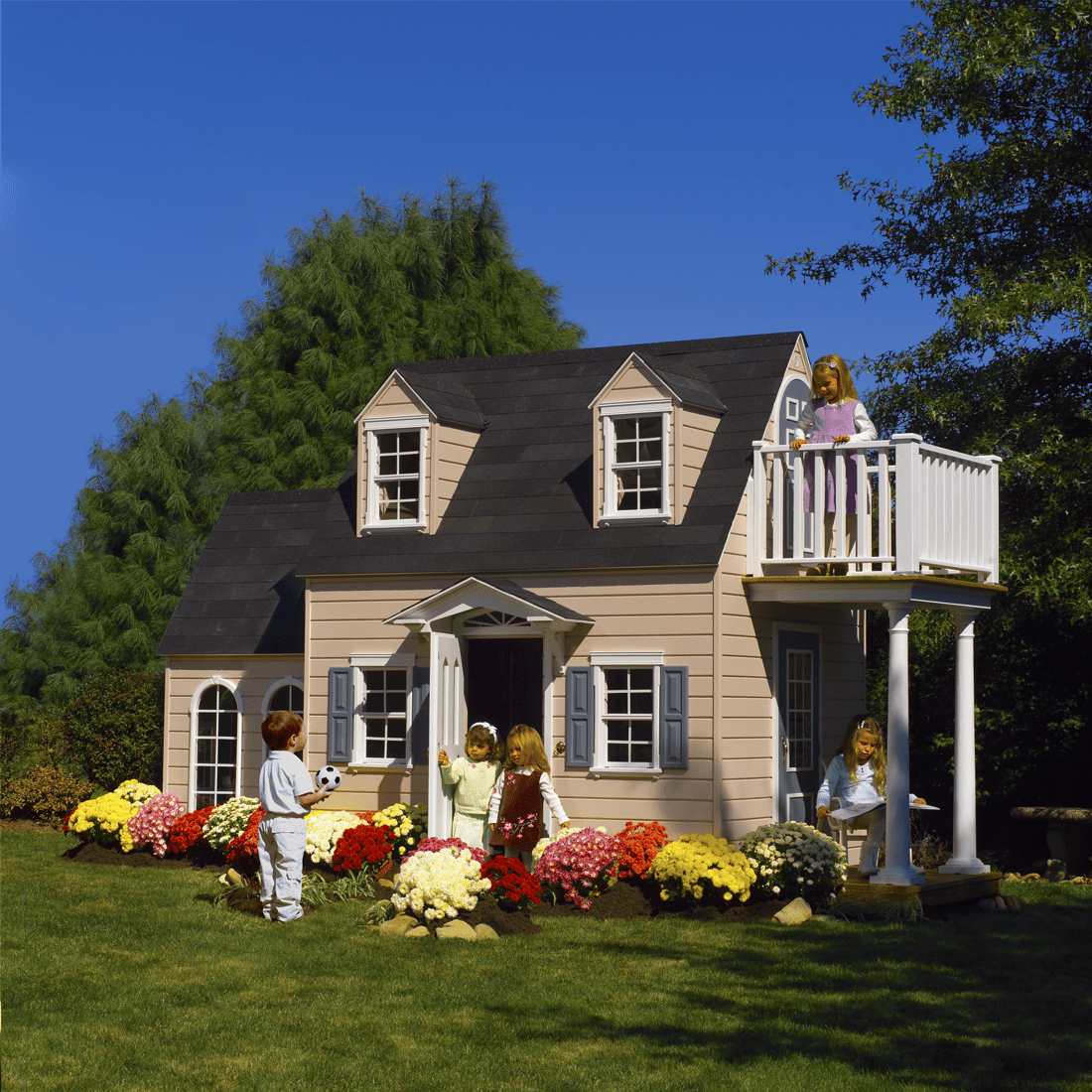 счастливая семья. ребенок один в доме. ребенок живет на 2 дома. спальня для 2 детей икеа. нищие дети в россии.