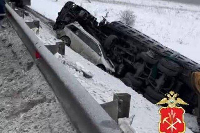    ДТП на Чебуклинской трассе. Фото: ГИБДД по Кемеровской области